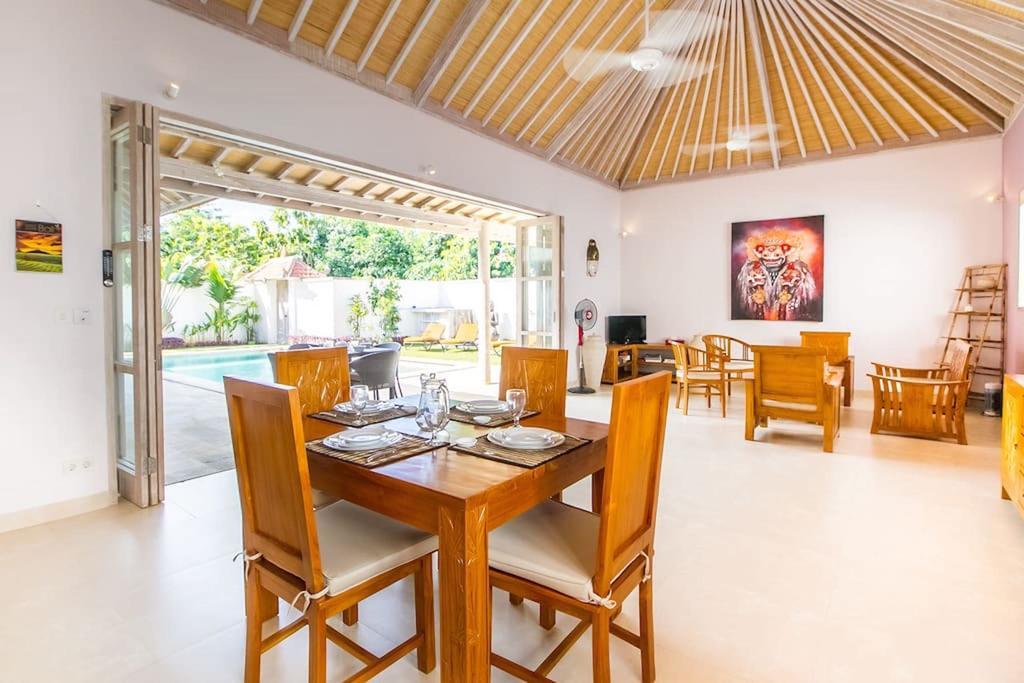 Istana Willy Villa Ungasan Exteriör bild